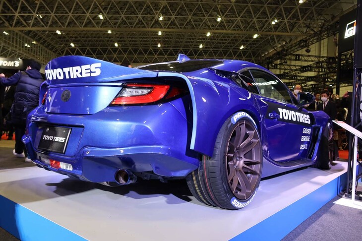 ワイドボディーの「トヨタGR86 SDESIGN SD3」には、前：245/35ZR19、後ろ：275/35ZR19サイズの「プロクセス スポーツ2」が装着されていた。