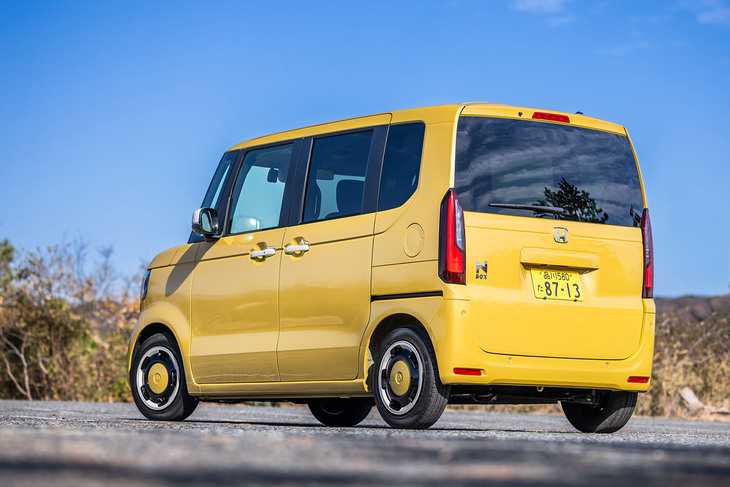 写真の外板色は「オータムイエロー・パール」と呼ばれるもので、「ファッションスタイル」にのみ設定される。