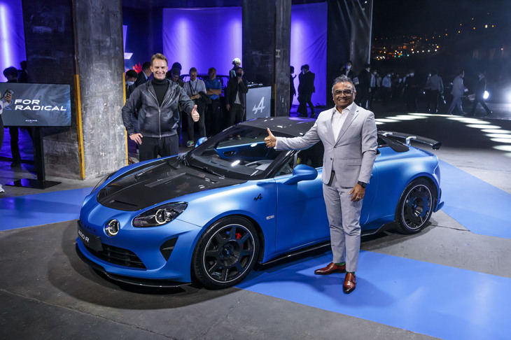 発表会には日産のアシュワニ・グプタCOO（写真右）も臨席。