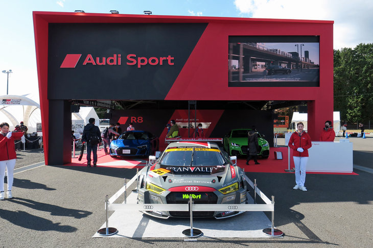 イベント広場に開設されたアウディスポーツのブース。