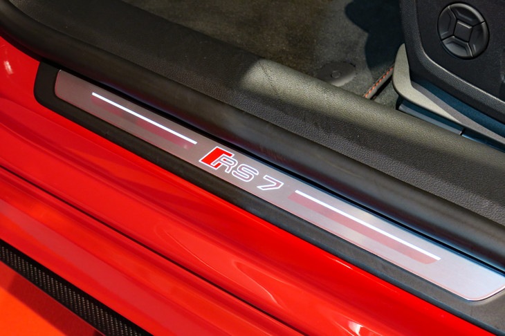 アウディRS 7スポーツバック（サイドシル）