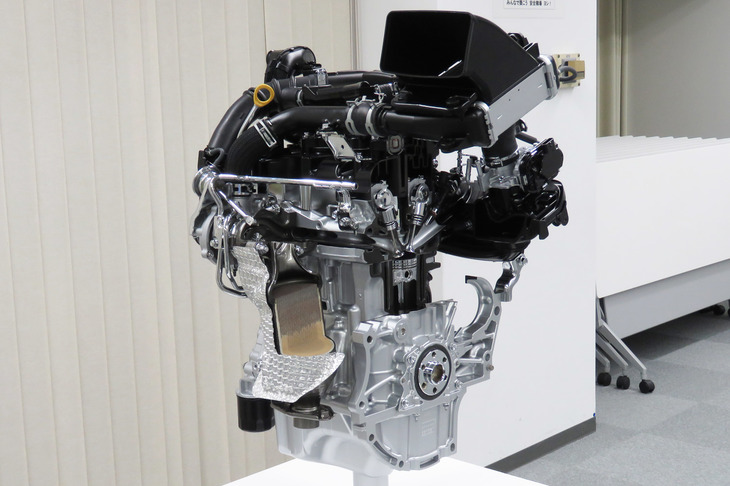 ターボエンジンについては従来のものより全回転域でのトルクアップを実現。加速性能を向上させた。