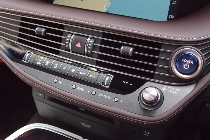 LS500h“バージョンL”（エアコンスイッチ）