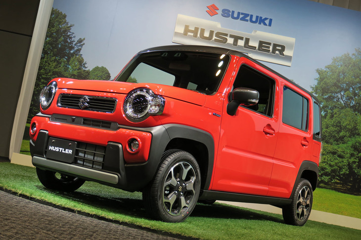 隣のスズキブースに展示されていた新型「スズキ・ハスラー」。先代モデルよりもゴツゴツとして、ワイルド感が増している。