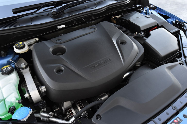 2リッター直4ディーゼルターボの最高出力は190ps、最大トルクは40.8kgm。「ポールスター・パフォーマンス・ソフトウェア」を適用することで、アウトプットは同200ps、同44.9kgmへと増大する。