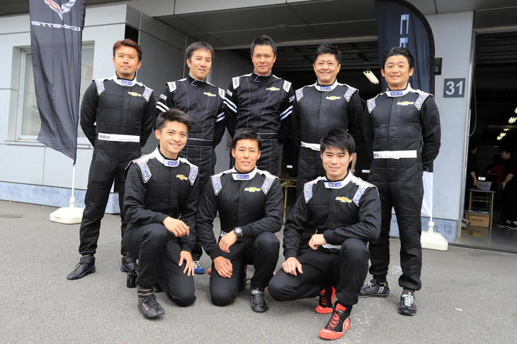 「CHEVROLET DRIVING ACADEMY」の講師陣。SUPER GTなどで活躍する現役のレーシングドライバーである。