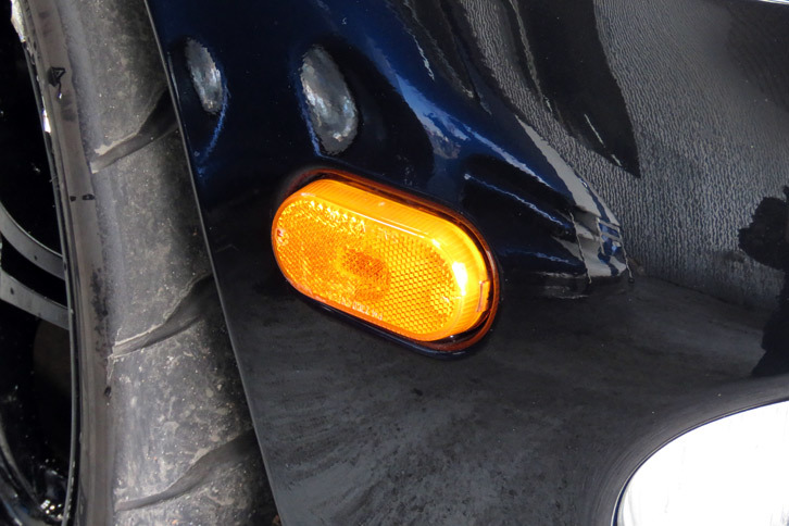 新しくなったフロントバンパーのウインカー。ちょっとだけ出っ張っているのが、お分かりいただけただろうか？（中村義洋ボイスでどうぞ）