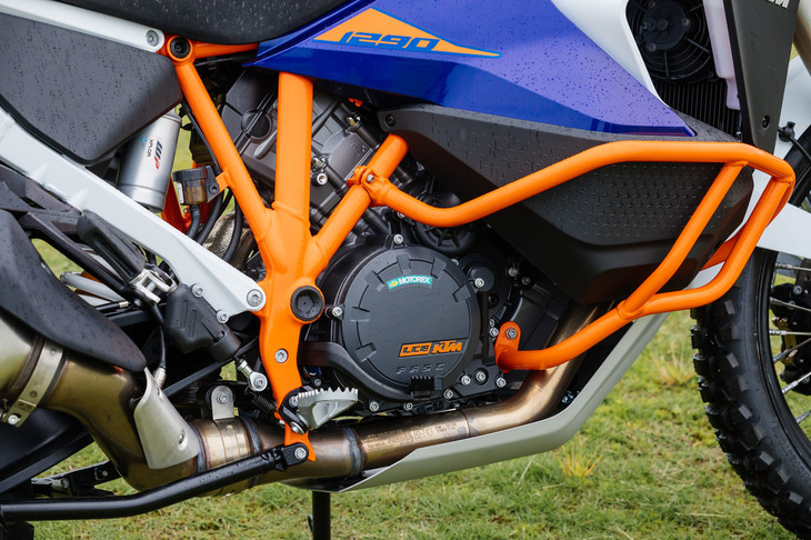 エンジンは「LC8」と呼ばれる排気量1301ccの水冷4ストロークV型2気筒。160PSの最高出力と138N・mの最大トルクを発生する。