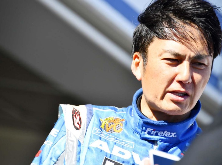 タイムアタックを終えて、「メガーヌR.S.トロフィーR」を「限界付近のタイムでずっと走り続けられるすごいクルマ」と評した谷口選手。残念ながら記録更新には至らなかったが、ハイパフォーマンスカーとしての実力を見せつけた。