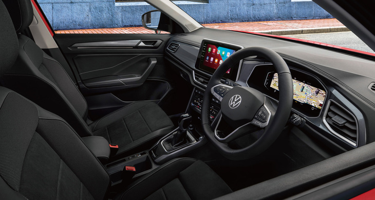 駐車時にステアリング操作を自動で行う「駐車支援システム“Park Assist”」を含む、フォルクスワーゲンにおける最新の運転支援システムが全車に標準で装備される。