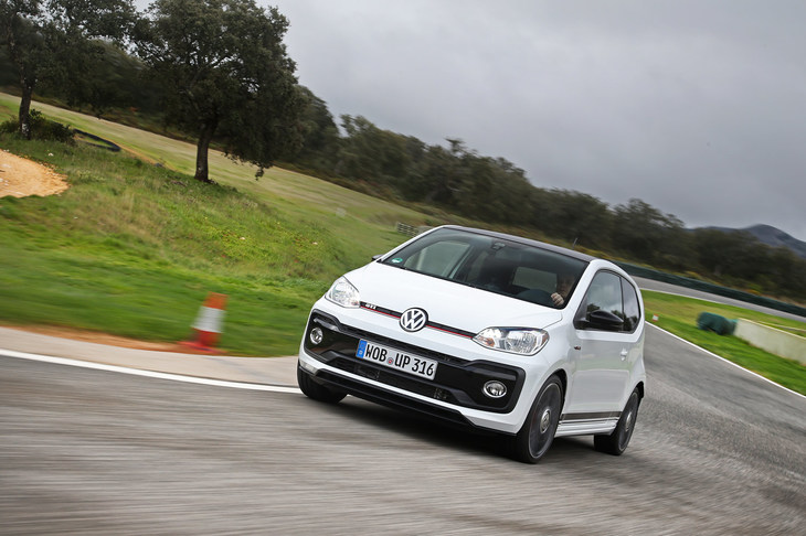 試乗は南スペインのアスカリサーキットと、同施設が位置するマラガの一般道で行われた。