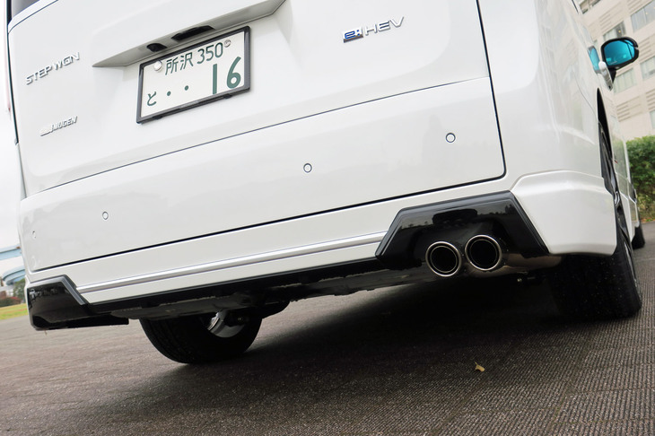 ホンダ・ステップワゴンe：HEVスパーダ プレミアムライン 無限パーツ装着車（リアアンダースポイラー）