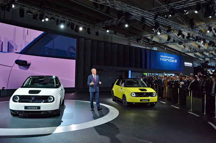 日本勢で唯一の出展となったホンダは、新型EV「ホンダe」を発表。