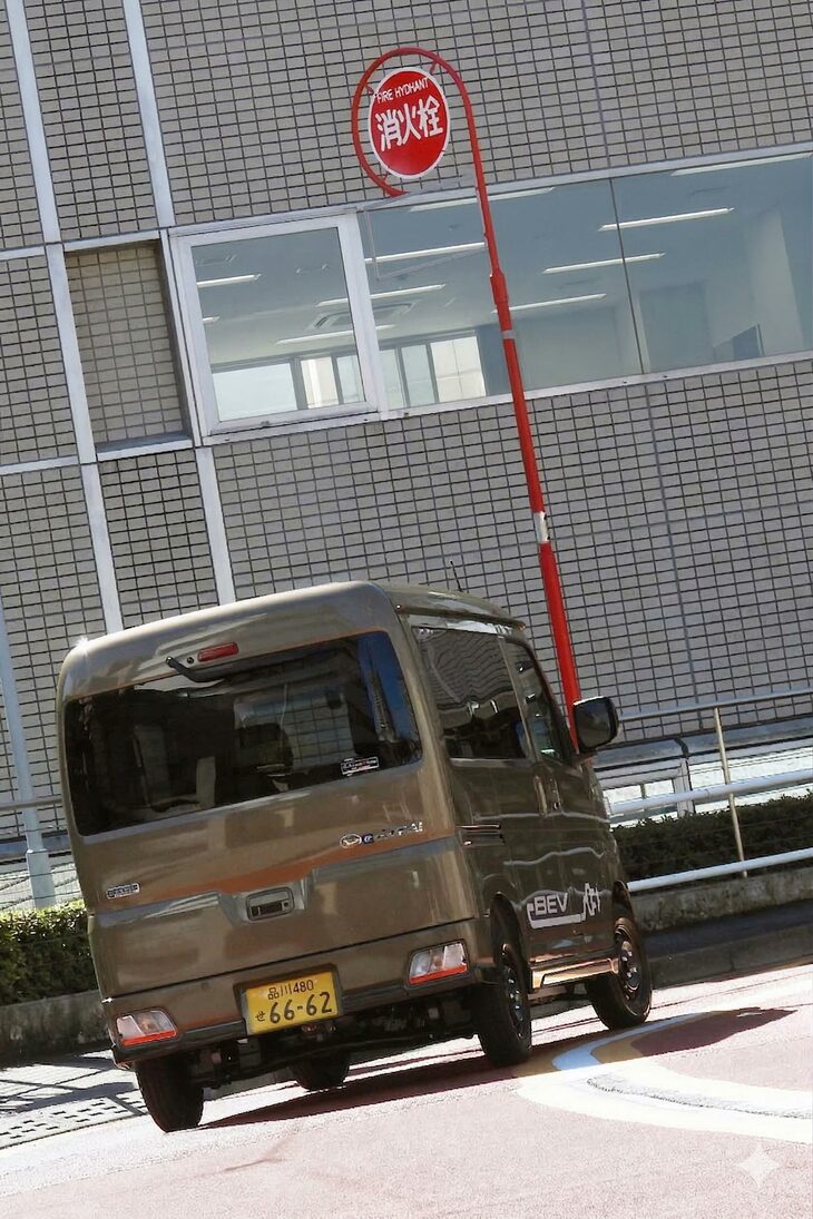 日本の商用車市場の約6割は軽商用車で占められており、その軽商用車市場で寡占状態を築いているのが、ダイハツとスズキだ。両社がBEVを発売したのは、地味に大きな出来事なのである。