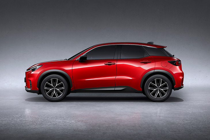 レクサスLBXプロトタイプ（ボディーカラー：レッドスピネル）