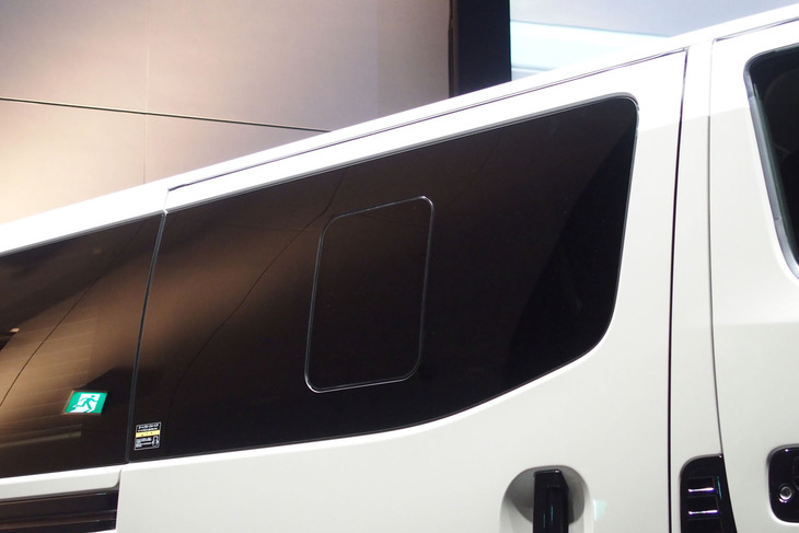 キャラバンMYROOMローンチエディション（サイドウィンドウ）