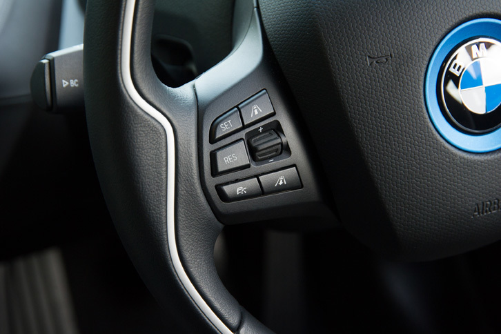 ストップ＆ゴー機能付きのアクティブ・クルーズ・コントロール。「アトリエ」を除く2グレードに標準で装備される。