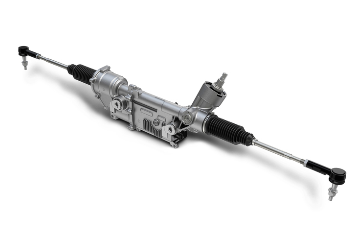 2013年式「ラム1500」のステアリングラック。中央に見える筒の中には目盛りのように歯が刻まれた棒が入っており、その棒をピニオンギアで動かすことにより、前輪が左右に切れる仕組みとなっている。