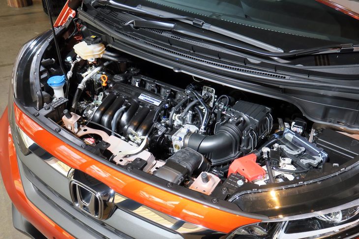 パワーユニットは1.5リッターエンジンと、1.5リッターエンジンにモーターを組み合わせたハイブリッドの2種類が用意される。