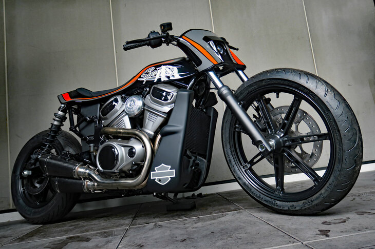 「ハーレーダビッドソン・ナイトスター」をベースにした、HIDE MOTORCYCLE制作のカスタムモデル。