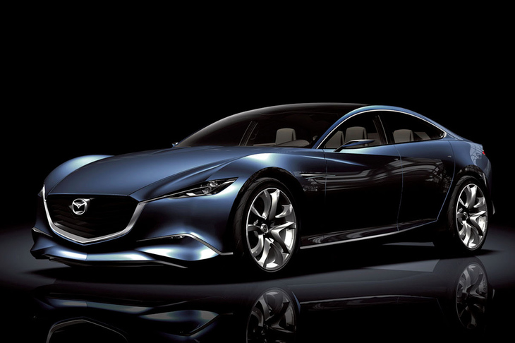 “魂動デザイン”を体現したモデルとして、2010年に発表されたコンセプトカー「靭（SHINARI）」。生き物が持つ一瞬の動きの強さや美しさ、緊張感をモチーフにしたという“魂動デザイン”は、今日ではマツダの市販車に広く取り入れられている。