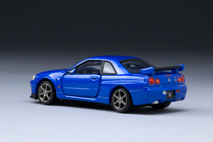 1989年のR32型のデビュー以来、3代・13年にわたり活躍を続けた“第2世代GT-R”。強力な2.6リッター直6ツインターボエンジン「RB26DETT」に加え、電子制御フルタイム4WDの「アテーサE-TS」、四輪操舵機構「スーパーハイキャス」など、さまざまなハイテクが用いられていた。（写真＝郡大二郎）