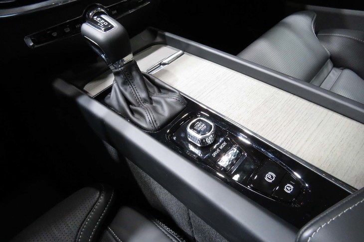 ボルボV60 T6 AWDインスクリプション（センターコンソールまわり）