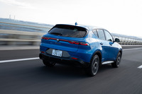 燃費志向のパワートレイン制御を基本としつつも、ドライブモード次第で快適にもスポーティーにも走らせられる「アルファ・ロメオ・トナーレ」。“普段使いのアルファ”として、程よいバランスに仕上げられたクルマだった。