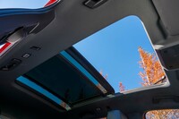 「ティグアンeTSI Rライン」の車両重量は1610kg。試乗車には電動パノラマスライディングルーフとHarman Kardonのプレミアムサウンドシステムからなる「ラグジュアリーパッケージ」が装備されており、車重は＋30kgの1640kgとなっていた。