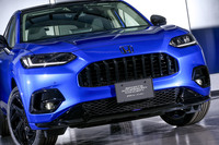 「ZR-V e：HEV SPORTS ACCESSORY CONCEPT」のフロントフェイス。つやのあるブラックで仕上げられた「フロントロアースカート」が目を引く。