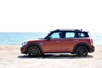 「MINIクーパーSD クロスオーバーALL4」のJC08モード燃費は20.8km/リッター。今回の取材時の燃費は満タン法では12.6km/リッター、車載燃費計計測値では13.7km/リッターだった。