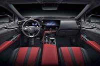 新型「レクサスNX」の予約受け付けがスタート　8グレード展開で455万円からの画像