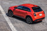 先に導入されたBEV「500e」とは異なり、「600e」では「プジョーe-208」や「シトロエンE-C4エレクトリック」と同じ「CMP」プラットフォームが用いられている。