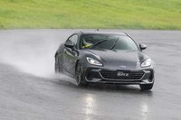 コーナリング性能を高めるトルセンLSD（リミテッドスリップデフ）は、全車に標準装備される。