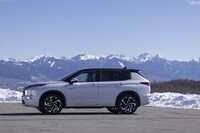 ボディーの全長は先代モデルよりも15mm大きい4710mm。ベルトラインが上がったことで全体の塊感が増している。