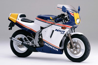 1987年に登場した「ホンダNSR50」。「ヤマハYSR50」と同じ“原付き”のレーサーレプリカで、50ccクラスとしては自主規制値いっぱいの、最高出力7.2PSを発生した。