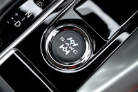 「エクリプス クロス」のS-AWCは、電子制御4WDにAYC（アクティブ・ヨー・コントロール）ブレーキ制御を追加した形態を採る。