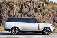 ランドローバーが5代目となる新型「レンジローバー」を発表　ブランド初のEVも投入予定の画像