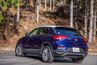 ボディーサイズは全長×全幅×全高＝4240×1825×1590mm、ホイールベースは2590mm。「ティグアン」や「Tクロス」と同様にMQBプラットフォームが用いられている。