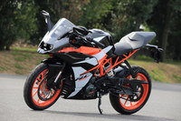 スーパースポーツである「RC」シリーズのラインナップは「RC125」「RC250」「RC390」の3種類。エンデューロモデルやネイキッドスポーツに見られるような、大排気量モデルの設定はない。