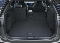 新型「フォルクスワーゲン・ゴルフヴァリアント」発売　ホイールベース拡大でより長く広くの画像