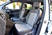 「Rライン」には専用のファブリックシートが装着される。