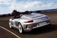 991型のフィナーレを飾る「スピードスター」。1948台の限定モデルで、「GT3」ゆずりのシャシーとパワートレインに、専用のオープンボディーを組み合わせた、走る楽しさを追求したモデルとなっている。