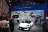 第46回東京モーターショーにおける、アルピーヌの展示ブースの様子。アルピーヌにとって、日本は世界第3位の重要な市場なのだ。