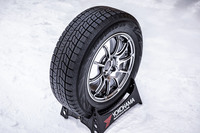 13インチから20インチまで全89サイズ展開で販売されている「アイスガード7」。価格はオープン。従来モデルの「アイスガード6」も併売されている。