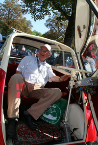 イセッタ・クラブのメンバー、ハンス氏（写真）の愛車は、「BMWイセッタ」の対米輸出仕様車。アルゼンチンで発見したという。