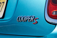 日本仕様のグレード構成は「クーパー」「クーパーS」「ジョンクーパーワークス」の3種類。なお、英国ではディーゼルモデルの「クーパーD」もラインナップされている。