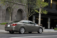 曲面の美しさを表す「グラマラス」と、ハイテクな硬質感を表す「テック」をかけた「グラムテック」という造語がデザイン開発のキーワードだったとか。