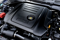 180psと43.8kgmを生み出す2リッターのインジニウム・ディーゼルエンジン。JC08モード燃費は16.7km/リッター。