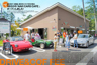 第2特集「カフェへ行こう！」では軽井沢に一日限定の「NAVI CARS CAFE」がオープン！